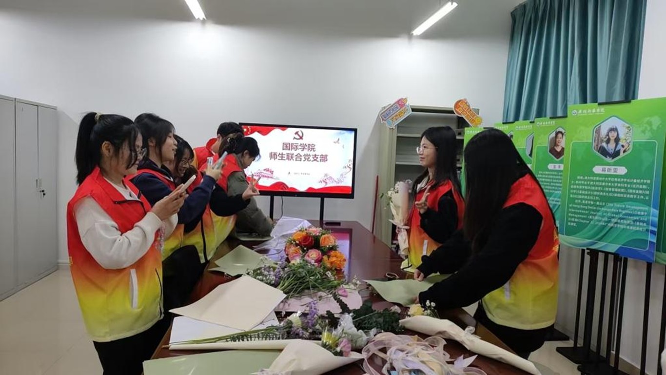【党日活动】花香寄情，礼赞师心——太阳成集团122ccvip师生联合党支部开展三八妇女节感恩活动